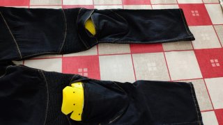 Pantalones Komine para moto con Protecciones.