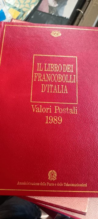 Sellos y libros de filatelia