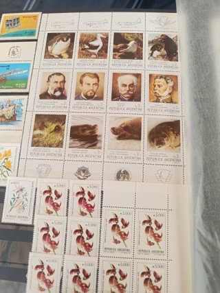 Sellos y libros de filatelia