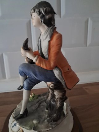 Figurita de porcelana músico laud