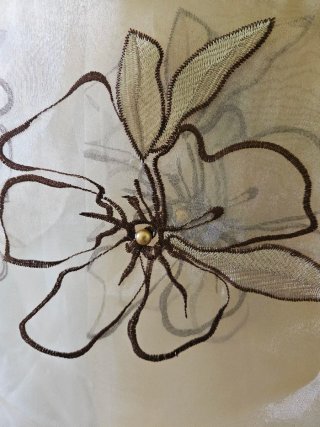 Set de 2 cortinas de organza beige flores bordadas