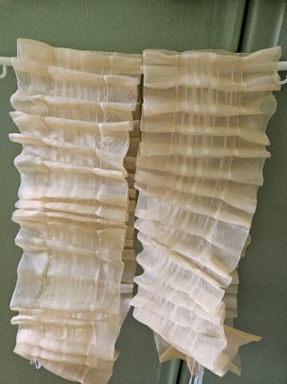 Set de 2 cortinas de organza beige flores bordadas