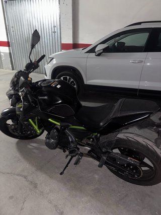 Kawasaki Z650 Naked Negra/Verde