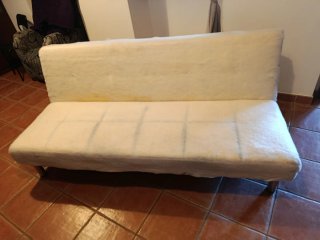 Sofá cama gris de tela