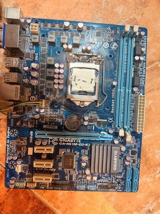 Placa Base Gigabyte GA-H61M-D2-B3 + Intel Pentium