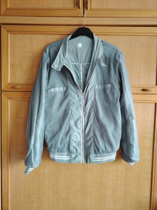 Chubasquero gris Bershka T/38