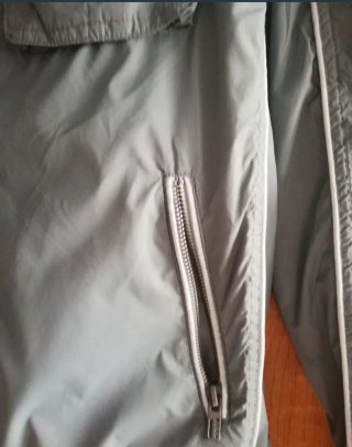 Chubasquero gris Bershka T/38