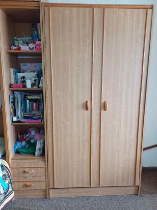 Cama plegable. Con armario superior