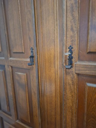 Armario antiguo de madera