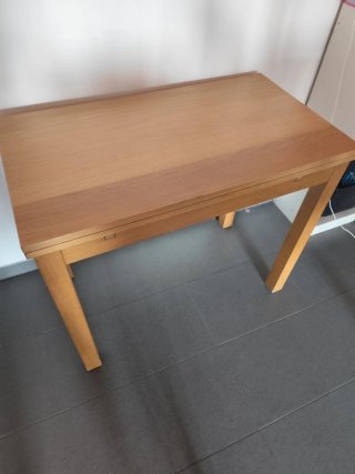 Mesa de comedor o cocina de madera