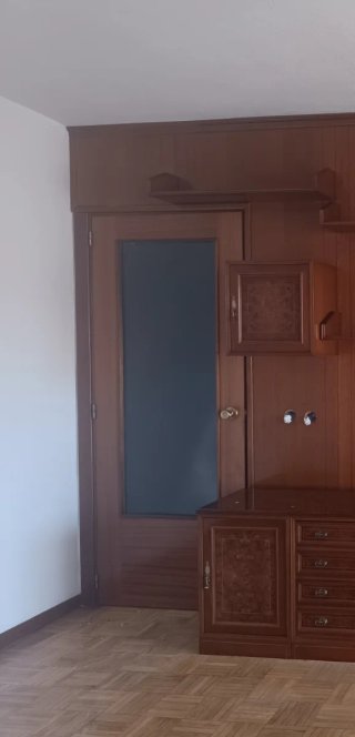 Puerta de madera con cristal