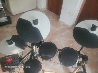 Batería Electrónica Alesis Debut Kit
