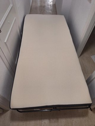 Nueva: cama plegable 200x90 cm