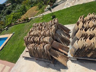 500 tejas antiguas de barro muy antiguas.