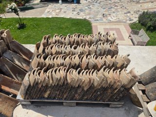 500 tejas antiguas de barro muy antiguas.