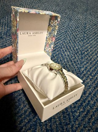 Reloj Laura Ashley Dorado y Plateado