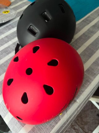 Cascos y patinete