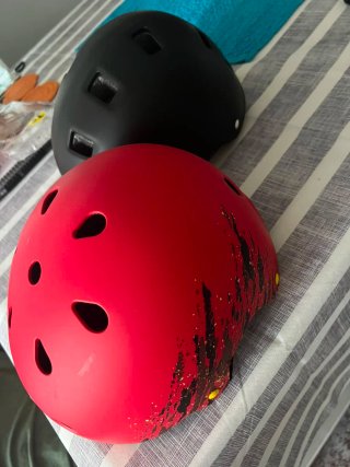 Cascos y patinete