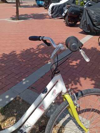 Bicicleta de paseo blanca