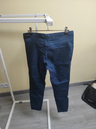 Pantalón azul estampado