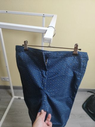Pantalón azul estampado