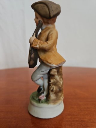 Statuetta vintage bambino con liuto