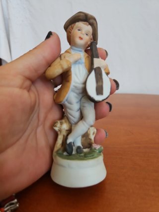 Statuetta vintage bambino con liuto