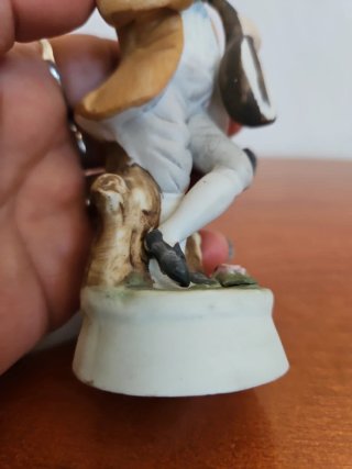 Statuetta vintage bambino con liuto
