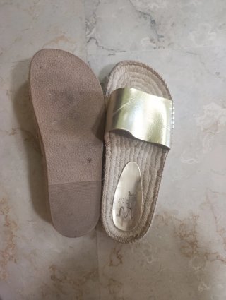 Sandalias doradas Sarah World mujer