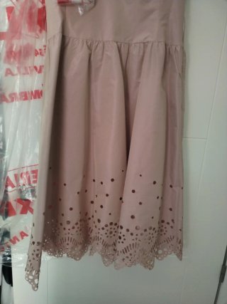 Vestido rosa palo con detalles calados