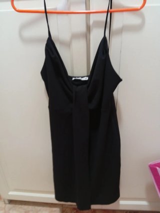 Lote de vestidos negros.