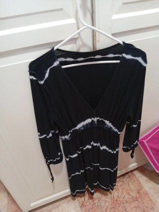 Lote de vestidos negros.