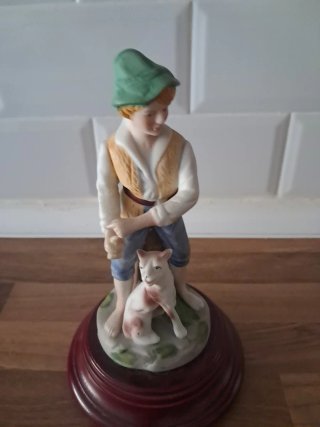 Figura niño con perro