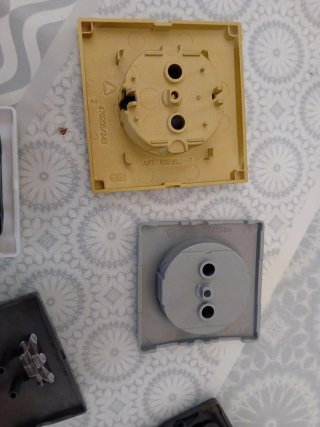 Enchufes e interruptores varios