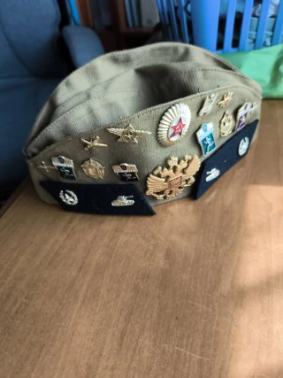 Gorro Militar Soviético Réplica con Insignias