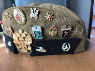 Gorro Militar Soviético Réplica con Insignias