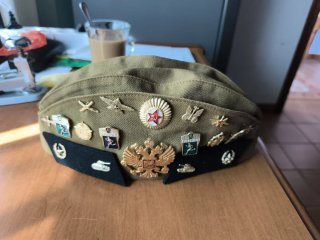Gorro Militar Soviético Réplica con Insignias