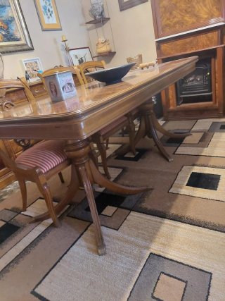 Mesa y sillas de comedor