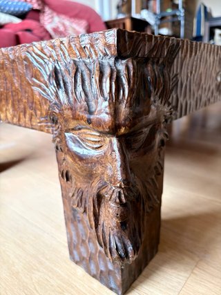 Mesa de centro de madera tallada