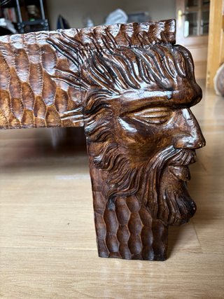 Mesa de centro de madera tallada