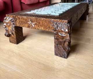 Mesa de centro de madera tallada
