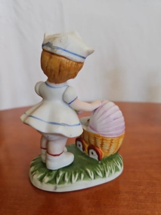 Statuetta Bambina Infermiera con Carrozzina Cane