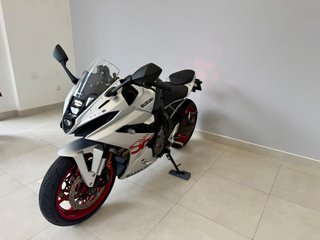 SUZUKI GSX - 8R