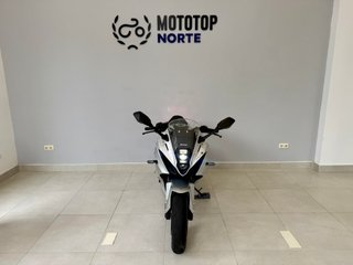 SUZUKI GSX - 8R