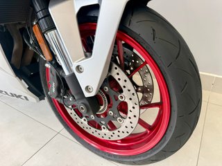 SUZUKI GSX - 8R