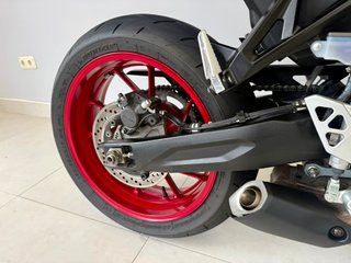 SUZUKI GSX - 8R