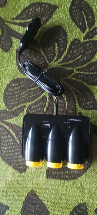Dunlop Cargador Coche Triple USB-A y USB-C