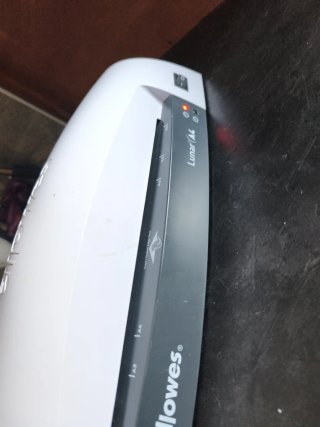 Plastificadora Fellowes Lunar A4 + Cizalla
