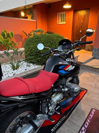 BMW R1150R Negra con Asiento Rojo