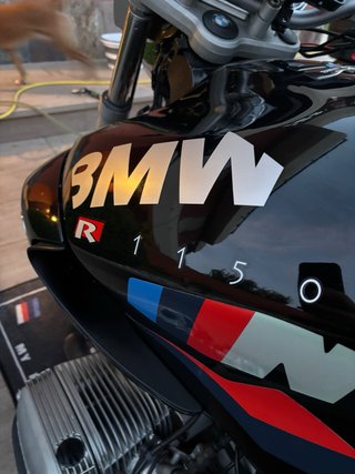 BMW R1150R Negra con Asiento Rojo